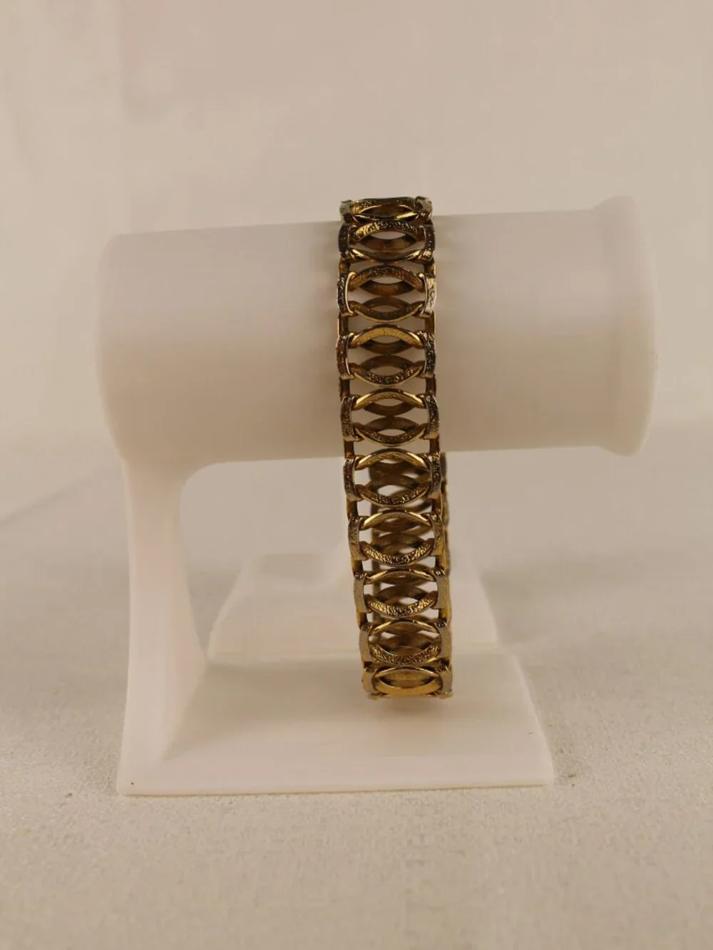 Vintage Gold Tone Textured Ribbon Link Gate Panel Bracelet Retro Mesh 1960s